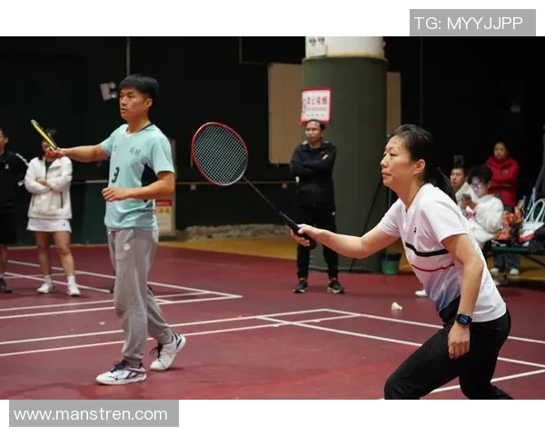 成都羽毛球队的阵地战揭秘：深度解析羽毛球的战术与技巧